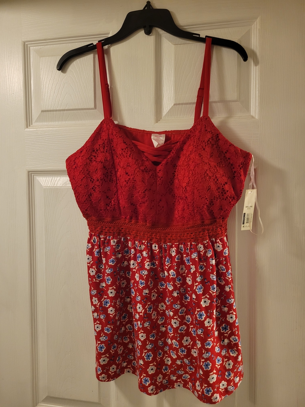 No Boundaries Red Lace Tank with Blue and White Floral Accents NWT Size XXL